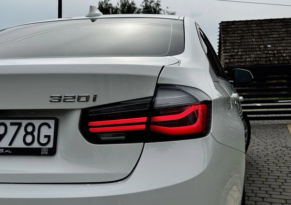 BMW Seria 3 cena 96000 przebieg: 30000, rok produkcji 2018 z Tomaszów Mazowiecki małe 562